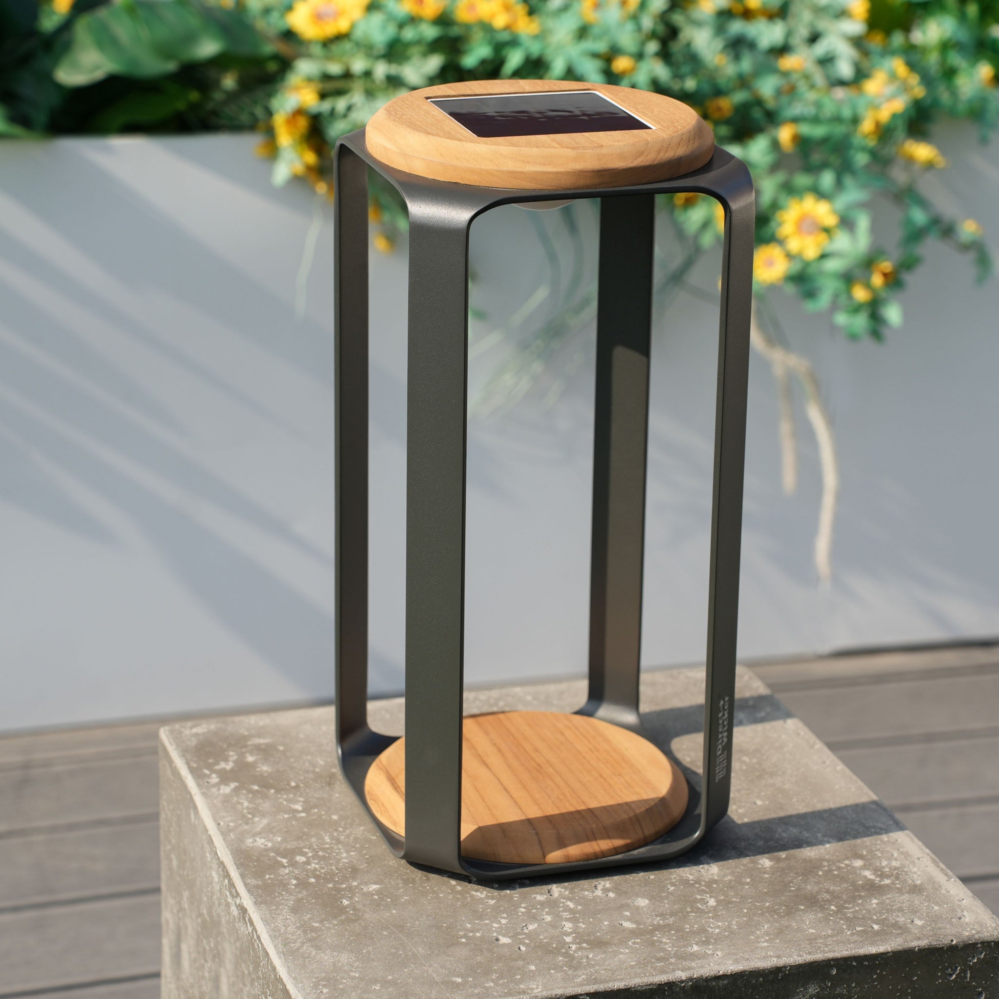 Large Solar LED Outdoor Light - 20x20x4.2cm