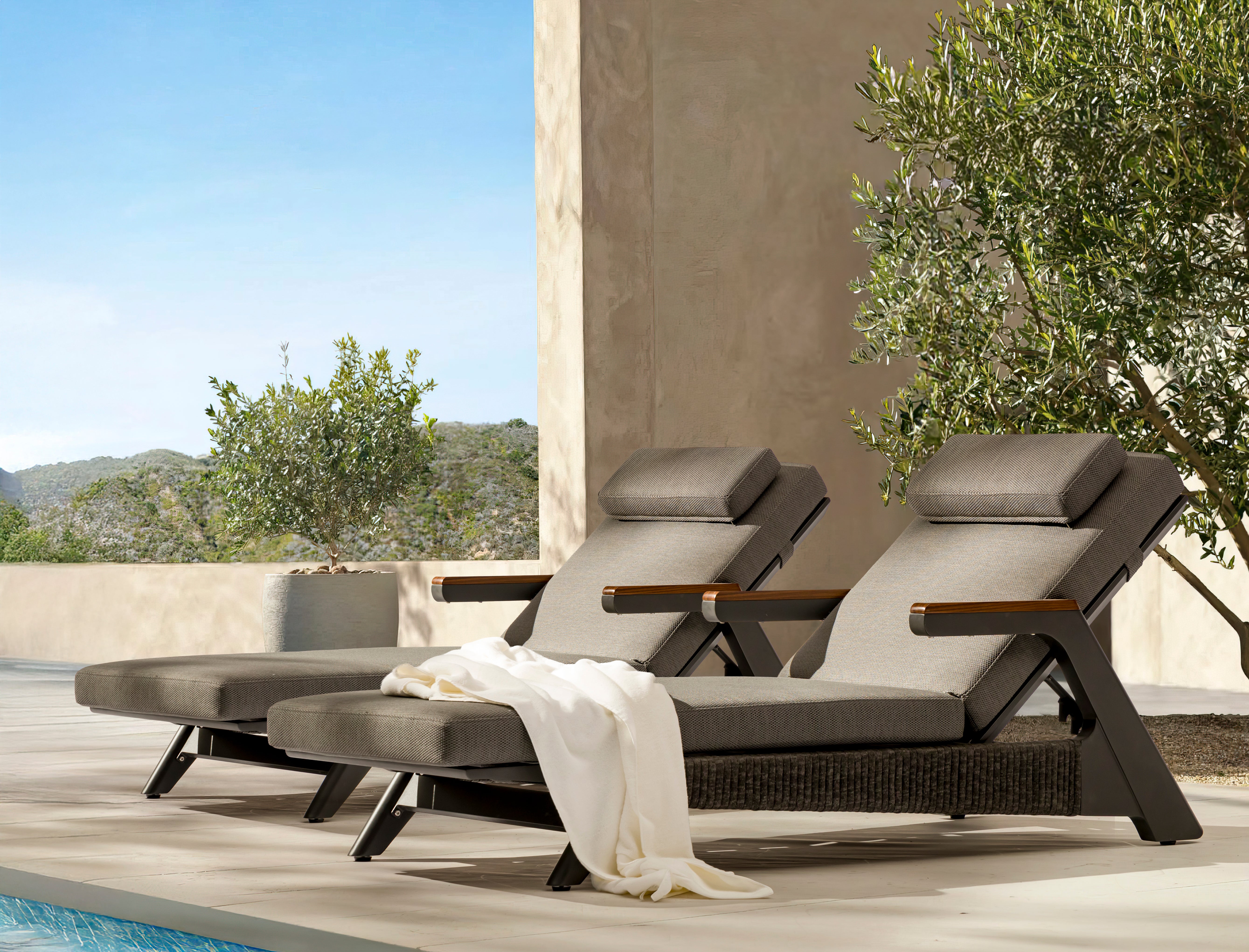 Hood Outdoor Sun Lounger – Aluminum Frame Chaise Lounge with Fire-Resistant Cushions